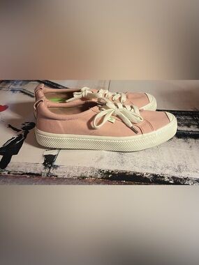 Cariuma Oca Low Canvas Lace-Up Sneakers